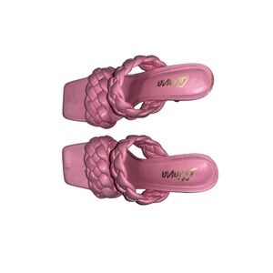 Light Pink Braid Heel Size 7 1/2 fits like a 7